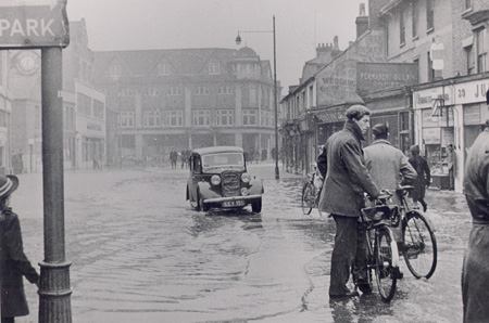 Flooding in Midland Road, Bedford 1947