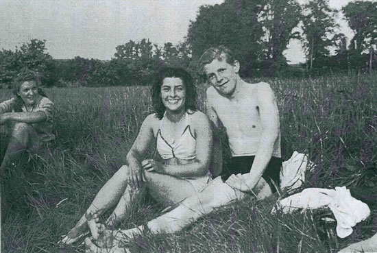 Dorothy (Barbara) Nettleship relaxing with friends in a field