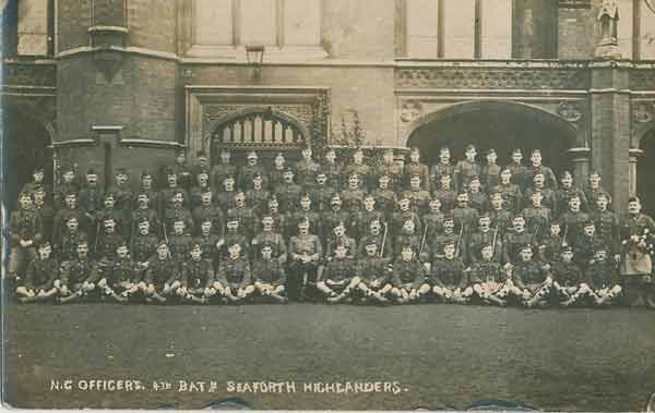 The officers and NCOs of the 4th Seaforth Highlanders pose in front of Bedford (Grammar) School’s north façade