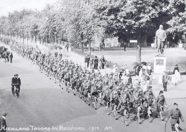 Seaforth Highlanders marching down De Parys into the High Street