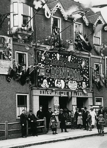 Image of the Oriel Cinema in Lake Street on Carnival day 1924