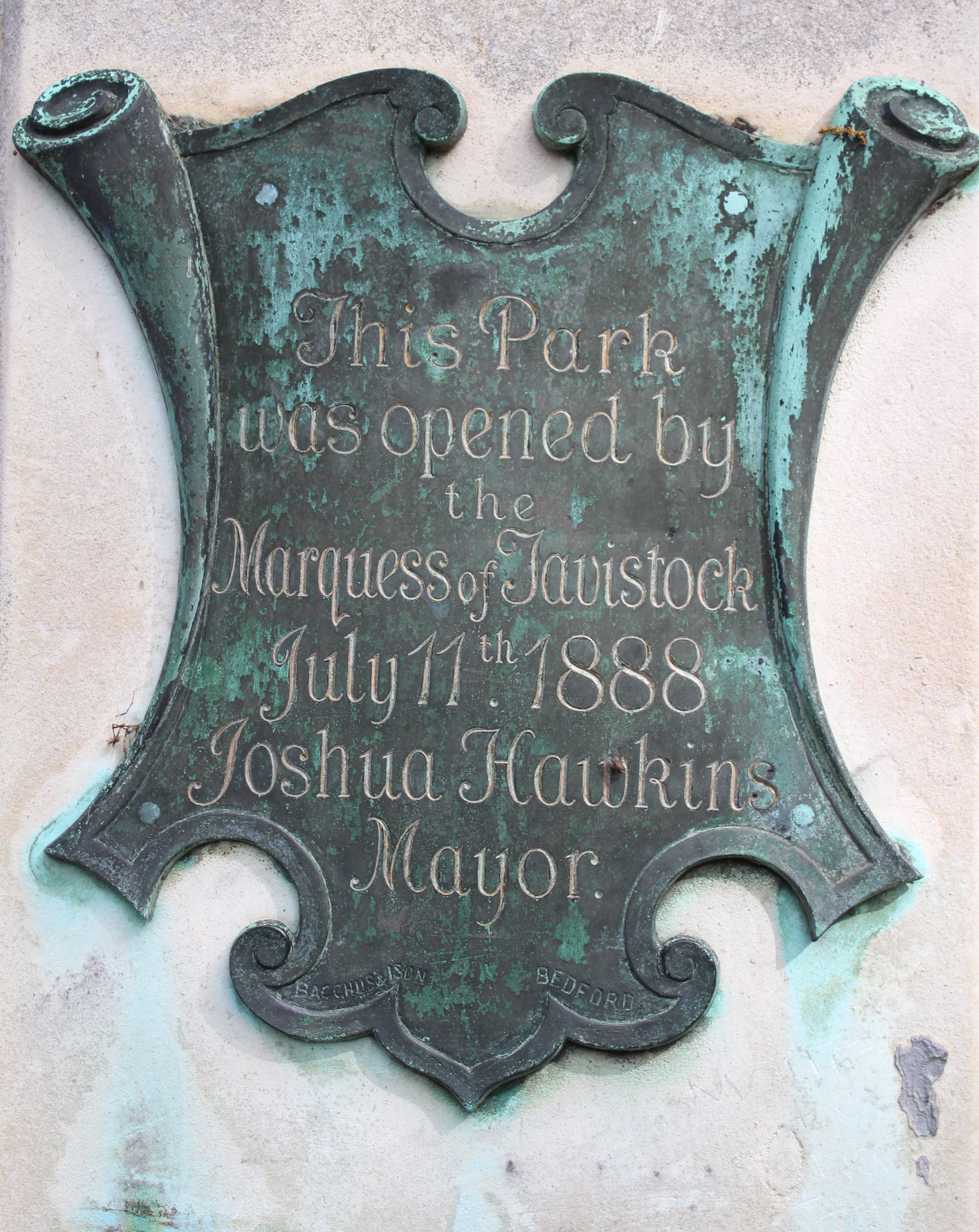 Bedford Park opening (West Gate) commemorative plaque