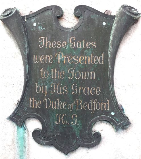 Bedford Park (West Gate) commemorative plaque