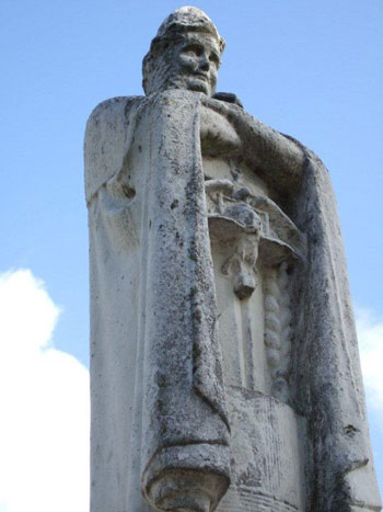 World War One Memorial - Crusader close up
