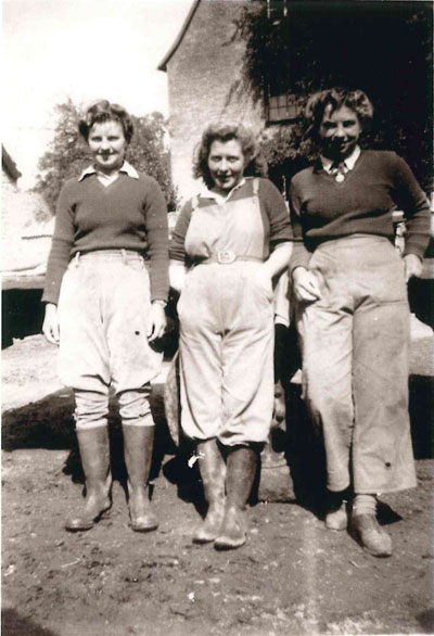 Ena Woods with Annie Dickens and Barbara Woods at Church Farm, Poddington