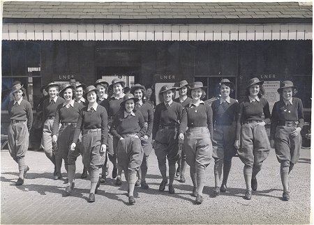 First intake of Leighton Buzzard Land Girls, May 1942