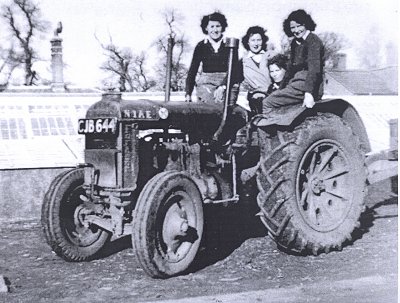 Silsoe land girls working in walled garden at Wrest Park