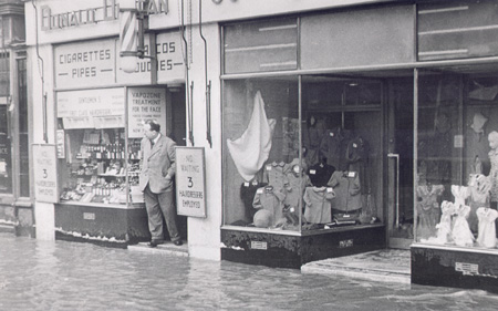 Flooding in Midland Road, Bedford 1947