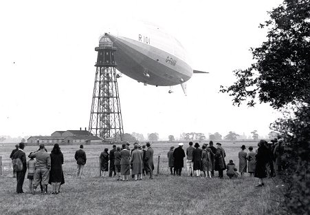 R101 at mooring mast