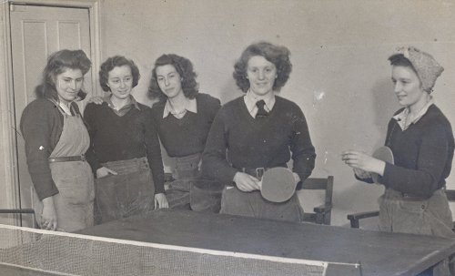 Aspley Guise Hostel - Table Tennis game