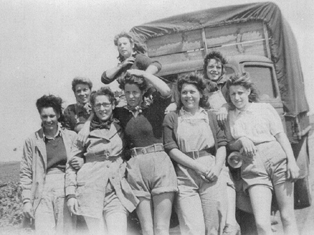 Bolnhurst Hostel group on vehicle bonnet