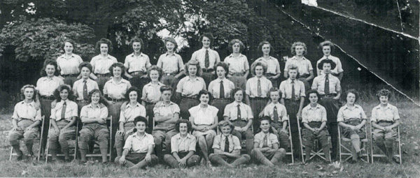 Group photo of Clifton land girls, October 1947