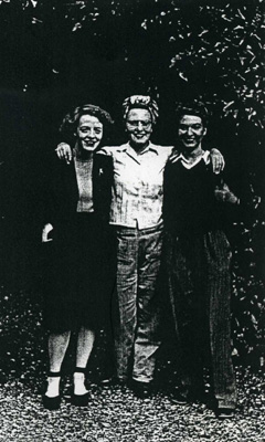 Ailsa Hogg, Barbara Harkerand Kathleen Inker in the grounds of Cople House Hostel