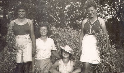 Harvest Group - Dora Carlyle, Helen Askew, Unknown, Gwen Varna