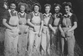 Potton land girls in the garden